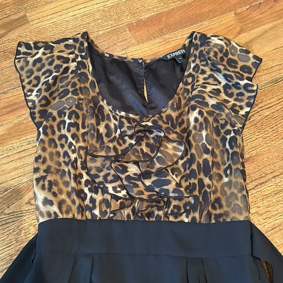 EXPRESS - Picture 2 of 5